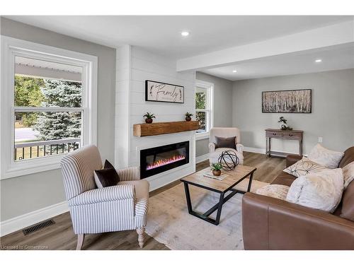 356 Aqueduct Street, Welland, ON - Indoor Photo Showing Living Room With Fireplace