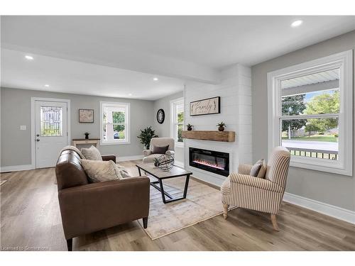 356 Aqueduct Street, Welland, ON - Indoor Photo Showing Living Room With Fireplace