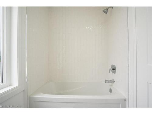 161 Pike Creek Drive, Cayuga, ON - Indoor Photo Showing Bathroom