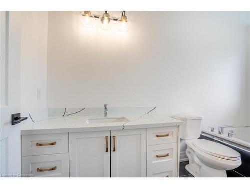 161 Pike Creek Drive, Cayuga, ON - Indoor Photo Showing Bathroom