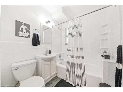 1807 Christopher Road, Mississauga, ON - Indoor Photo Showing Bathroom