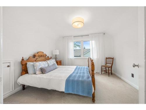 1807 Christopher Road, Mississauga, ON - Indoor Photo Showing Bedroom