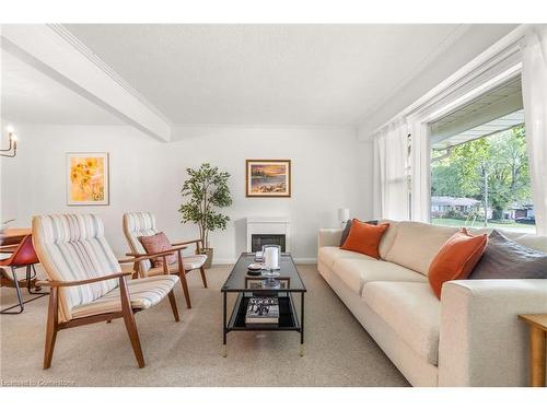 1807 Christopher Road, Mississauga, ON - Indoor Photo Showing Living Room