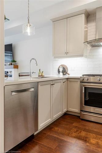 125-30 Times Square Boulevard Boulevard, Stoney Creek, ON - Indoor Photo Showing Kitchen