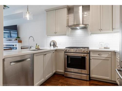 125-30 Times Square Boulevard Boulevard, Stoney Creek, ON - Indoor Photo Showing Kitchen With Upgraded Kitchen