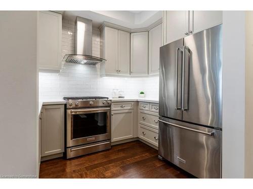 125-30 Times Square Boulevard Boulevard, Stoney Creek, ON - Indoor Photo Showing Kitchen With Upgraded Kitchen