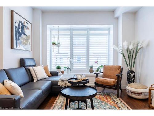 125-30 Times Square Boulevard Boulevard, Stoney Creek, ON - Indoor Photo Showing Living Room