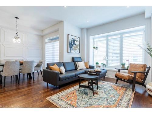 125-30 Times Square Boulevard Boulevard, Stoney Creek, ON - Indoor Photo Showing Living Room