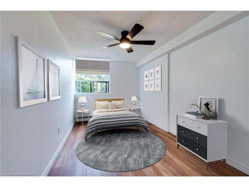 109-700 Dynes Road, Burlington, ON - Indoor Photo Showing Bedroom