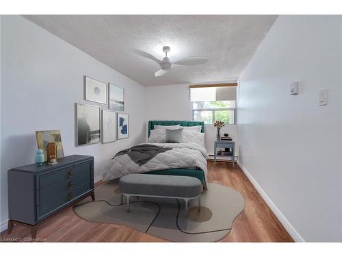 109-700 Dynes Road, Burlington, ON - Indoor Photo Showing Bedroom