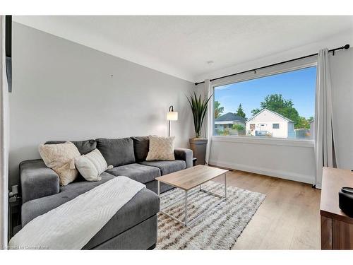 430 Brunswick Street, Hamilton, ON - Indoor Photo Showing Living Room