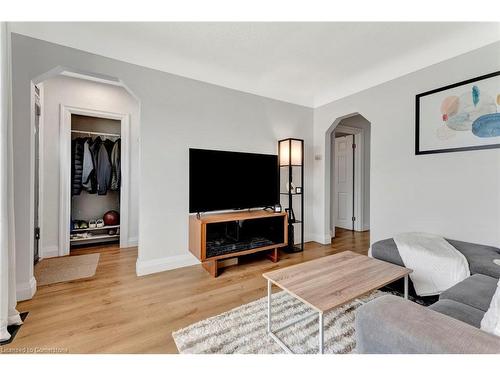 430 Brunswick Street, Hamilton, ON - Indoor Photo Showing Living Room