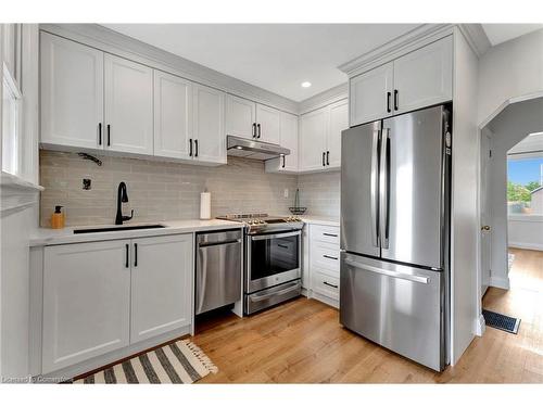 430 Brunswick Street, Hamilton, ON - Indoor Photo Showing Kitchen With Upgraded Kitchen