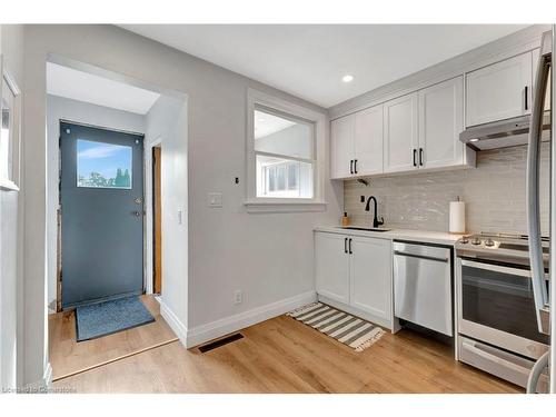 430 Brunswick Street, Hamilton, ON - Indoor Photo Showing Kitchen