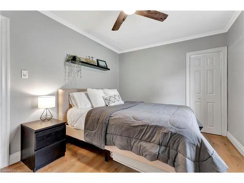 430 Brunswick Street, Hamilton, ON - Indoor Photo Showing Bedroom