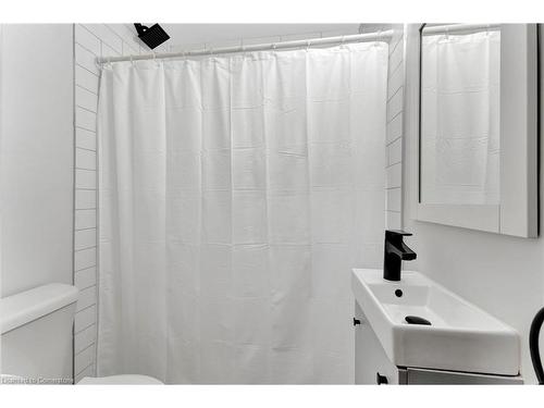 430 Brunswick Street, Hamilton, ON - Indoor Photo Showing Bathroom