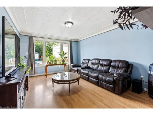 4138 Acheson Avenue, Niagara Falls, ON - Indoor Photo Showing Living Room