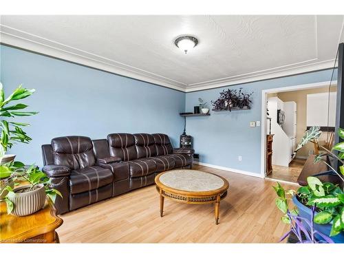 4138 Acheson Avenue, Niagara Falls, ON - Indoor Photo Showing Living Room