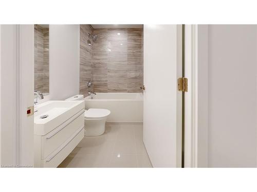 411-39 Roehampton Avenue, Toronto, ON - Indoor Photo Showing Bathroom