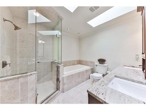 2314 Hoover Court, Burlington, ON - Indoor Photo Showing Bathroom