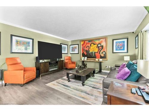 56 Kimberly Drive, Hamilton, ON - Indoor Photo Showing Living Room