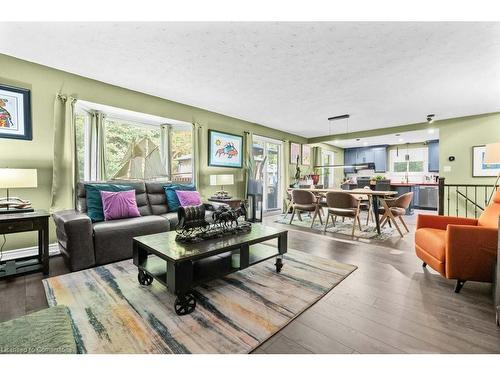 56 Kimberly Drive, Hamilton, ON - Indoor Photo Showing Living Room