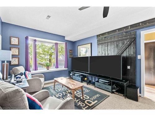 56 Kimberly Drive, Hamilton, ON - Indoor Photo Showing Living Room