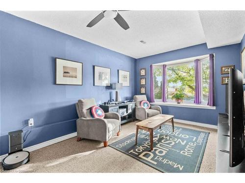 56 Kimberly Drive, Hamilton, ON - Indoor Photo Showing Living Room