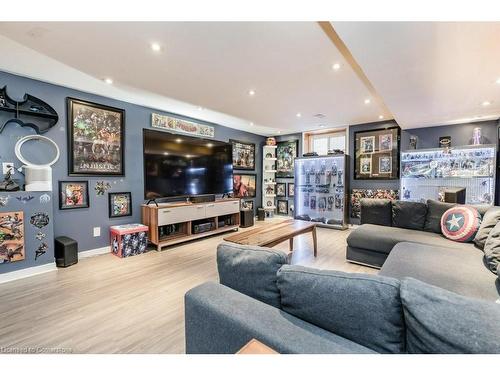 56 Kimberly Drive, Hamilton, ON - Indoor Photo Showing Living Room