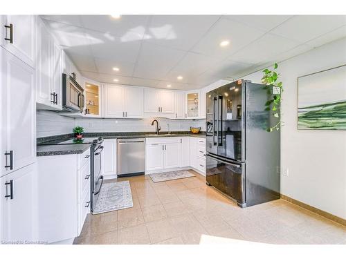 709-5090 Pinedale Avenue, Burlington, ON - Indoor Photo Showing Kitchen