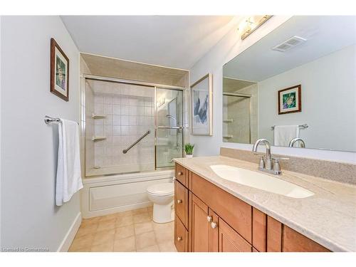 709-5090 Pinedale Avenue, Burlington, ON - Indoor Photo Showing Bathroom