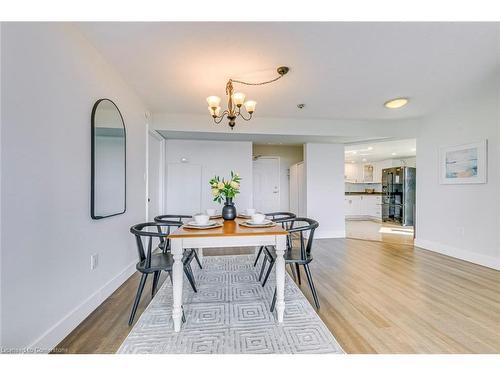 709-5090 Pinedale Avenue, Burlington, ON - Indoor Photo Showing Dining Room