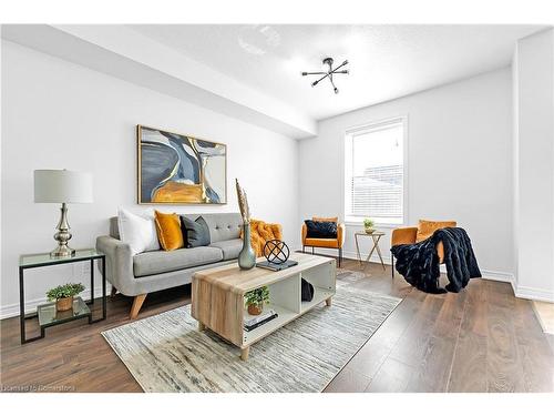 47 Burlington Street E, Hamilton, ON - Indoor Photo Showing Living Room