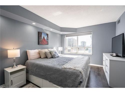 1511-335 Webb Drive, Mississauga, ON - Indoor Photo Showing Bedroom