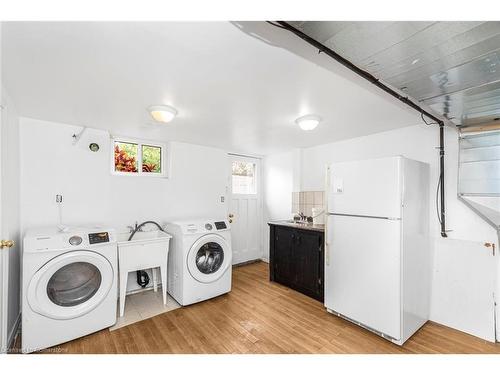 111 Buckingham Drive, Hamilton, ON - Indoor Photo Showing Laundry Room