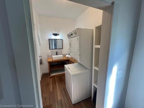 27 Woodbine Crescent, Hamilton, ON - Indoor Photo Showing Laundry Room