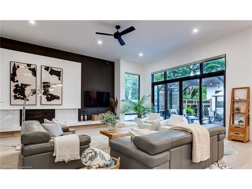 806 Alexander Road, Ancaster, ON - Indoor Photo Showing Living Room