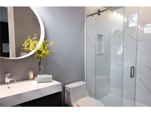 806 Alexander Road, Ancaster, ON - Indoor Photo Showing Bathroom