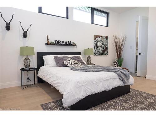 806 Alexander Road, Ancaster, ON - Indoor Photo Showing Bedroom