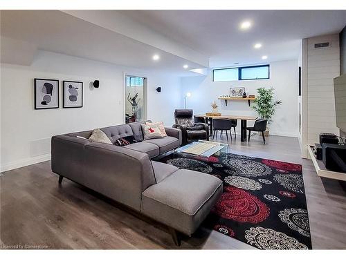 806 Alexander Road, Ancaster, ON - Indoor Photo Showing Living Room