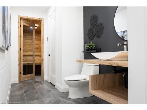 806 Alexander Road, Ancaster, ON - Indoor Photo Showing Bathroom