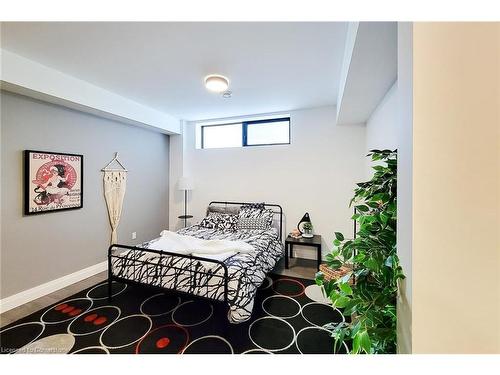 806 Alexander Road, Ancaster, ON - Indoor Photo Showing Bedroom