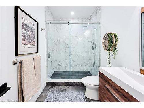 806 Alexander Road, Ancaster, ON - Indoor Photo Showing Bathroom