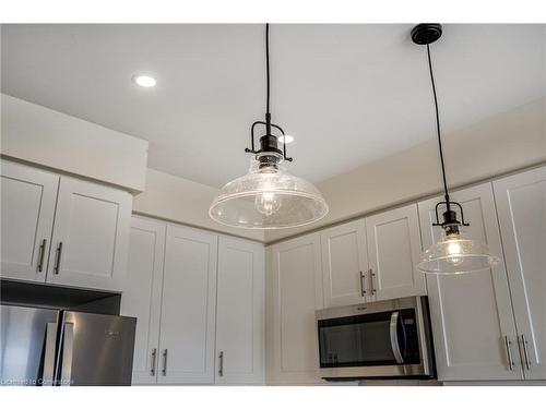 136 Aquasanta Crescent, Hamilton, ON - Indoor Photo Showing Kitchen