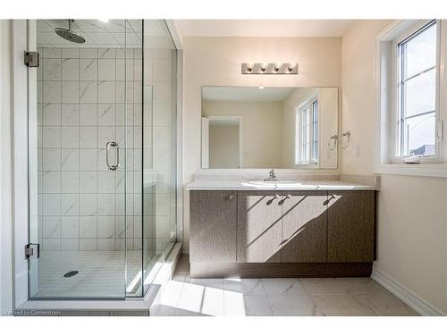 136 Aquasanta Crescent, Hamilton, ON - Indoor Photo Showing Bathroom