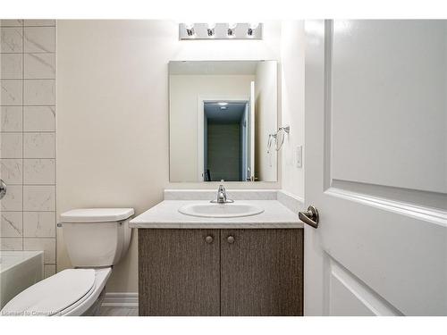 136 Aquasanta Crescent, Hamilton, ON - Indoor Photo Showing Bathroom