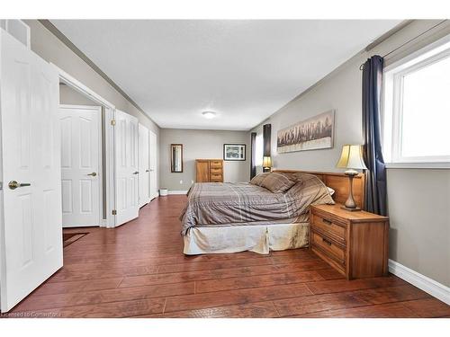 112 Redfern Avenue, Hamilton, ON - Indoor Photo Showing Bedroom