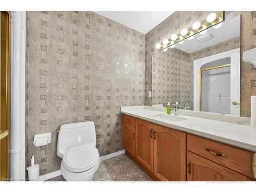 112 Redfern Avenue, Hamilton, ON - Indoor Photo Showing Bathroom