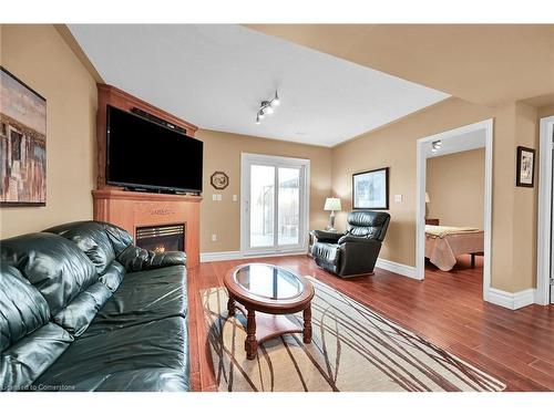 112 Redfern Avenue, Hamilton, ON - Indoor Photo Showing Living Room