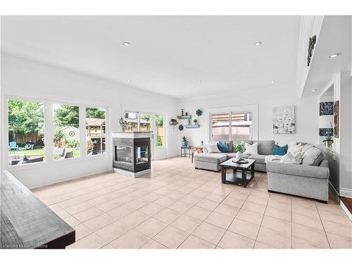 5407 Murray Crescent, Burlington, ON - Indoor Photo Showing Living Room